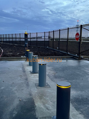 светодиодные сигнальные огни и звуковой сигнал, h=800мм, d=273мм, время открытия 6,5с, стенка столба 10 мм, энергия удара=20000Дж, энергия разрушения= 250000Дж, интенсивность до 3000 циклов в сутки, IP67,  -40°С - +60°С, интегрированная в монтажный стакан