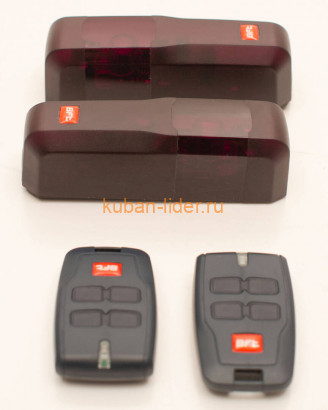 1) DESME A 15. 
фотоэлементы (проводные), 24В, дальность до 30м. 

2) MITTO B RCB 02 R1. 
 2х-кан., 433МГц. Динамический код, дальность 50/100 метров. 