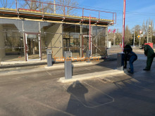 Автоматическая система платной парковки с двумя отдельными въездами и выездами