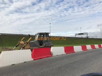 Вкладывающийся дорожный пластиковый барьер 2,0 м. (водоналивной блок) 2,0м